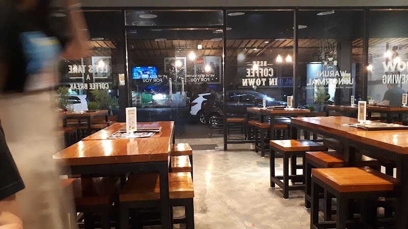 Sajian Hangat yang Menghampiri Setiap Pelanggan di Thavela Cafe